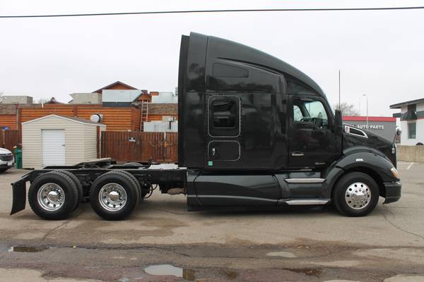 2015 KENWORTH T680 DOUBLE BUNK NEW TIRES AUTOMATIC NAV 455 HP PACCAR... for sale in WINDOM, SD – photo 5
