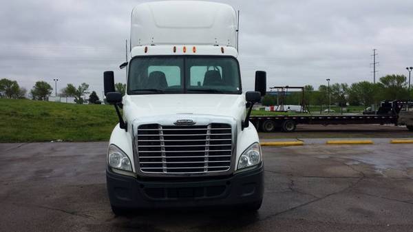 2014 Freightliner Cascadia - cars & trucks - by dealer - vehicle... for sale in Savage, MN – photo 4