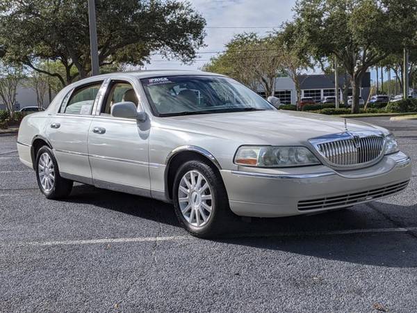 2007 Lincoln Town Car Signature SKU:7Y601550 Sedan - cars & trucks -... for sale in Clearwater, FL – photo 3
