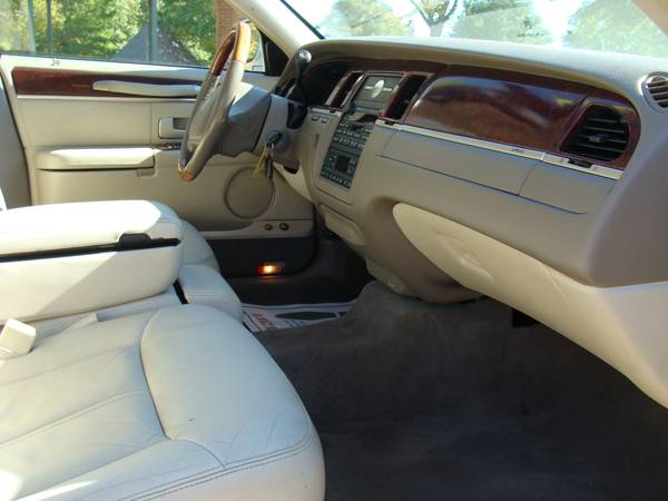 2004 LINCOLN TOWNCAR ULTIMATE 4 DOOR RUNS GREAT!! STOCK #839... for sale in Corinth, MS – photo 11