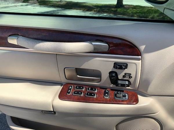 2003 Lincoln Town Car Signature Series for sale in Fort Pierce, FL – photo 8