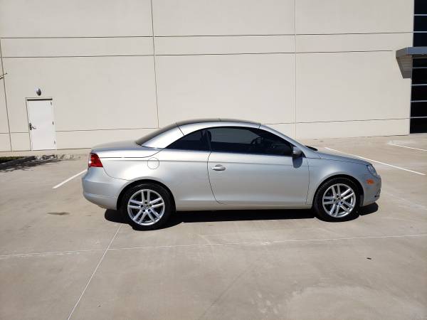 2010 VOLKSWAGEN EOS LUX CONVERTIBLE CLEAN TITLE & CARFAX for sale in Carrollton, TX – photo 11