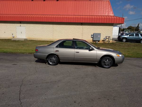 98 Toyota Camry runs excellent for sale in Columbus, OH – photo 2