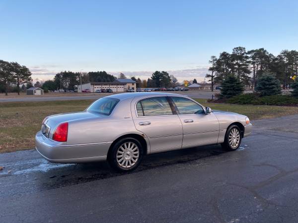 2003 Lincoln Town Car - cars & trucks - by owner - vehicle... for sale in Gladstone, MI – photo 3