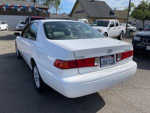 2000 Toyota Camry XLE V6 4dr Sedan Free Carfax on Every Car for sale in Roseville, CA – photo 3