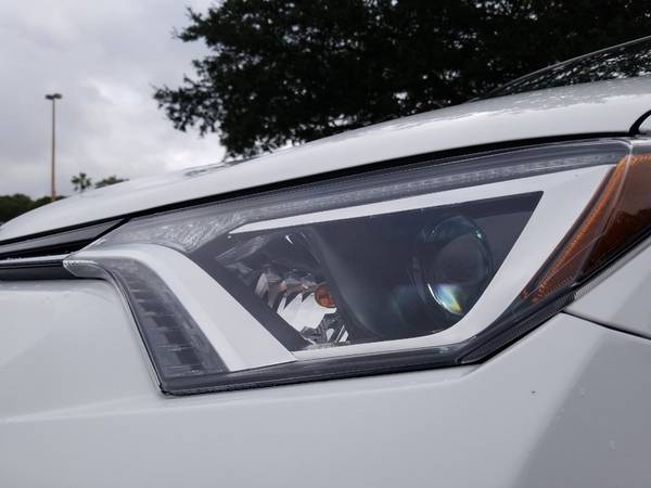 2018 Toyota RAV4 LE~ONLY 8K MILES~ GREAT COLOR~ LIKE NEW~ FINANCE... for sale in Sarasota, FL – photo 18