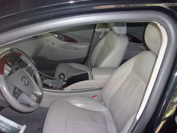 Beaut Buickiful Buick Lacrosse for sale in Gainesville, FL – photo 6