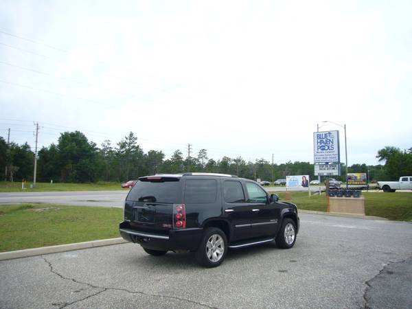 2009 GMC Yukon Denali AWD -- Navigation-3rd Row-DVD-Bose-SAT-Roof -... for sale in Gulf Breeze, FL – photo 6
