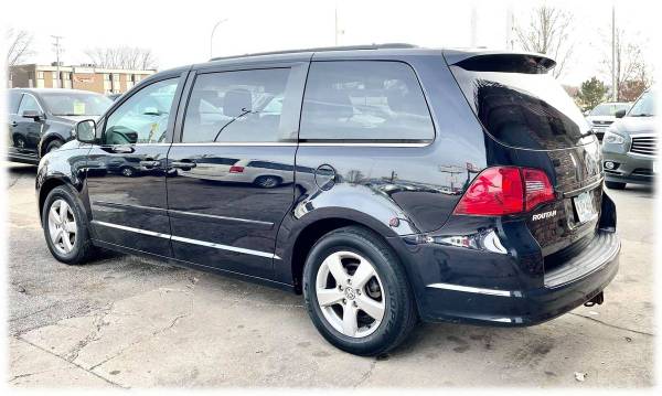 2011 Volkswagen Routan SE - - by dealer - vehicle for sale in Rochester, MN – photo 4