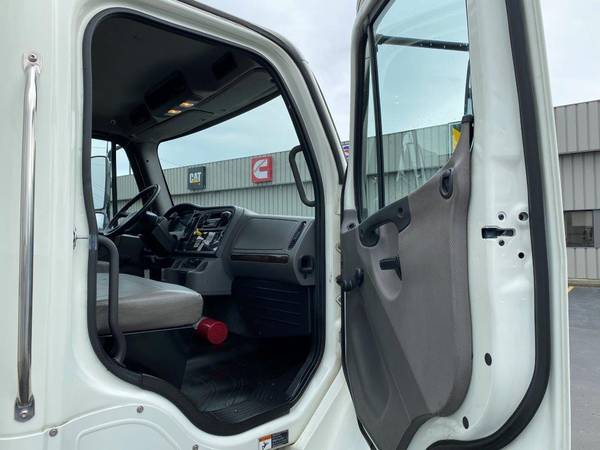 2015 Freightliner Box Truck Non CDL - - by dealer for sale in Charlotte, NC – photo 19