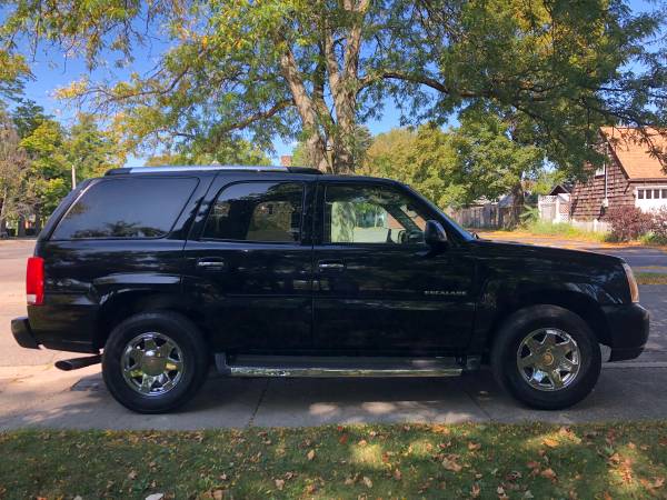 2002 CADILLAC ESCALADE LUXURY..ALL WHEEL DRIVE.. 6.0 L V8 for sale in Holly, OH – photo 4