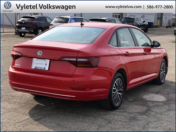 2019 Volkswagen Jetta sedan SE Auto w/ULEV - Volkswagen Tornado Red for sale in Sterling Heights, MI – photo 3