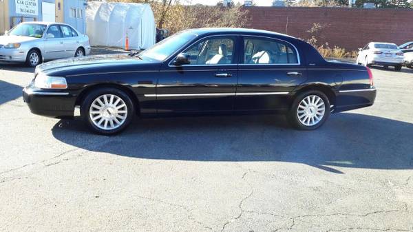 2004 Lincoln Town Car Ultimate 4dr Sedan - SUPER CLEAN! WELL... for sale in Wakefield, MA – photo 9