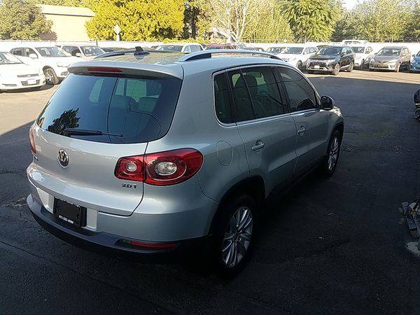 2009 Volkswagen Tiguan SEL 4Motion SUV 4WD 4-Cyl Turbo 4WD PANO ROOF! for sale in Portland, OR – photo 4