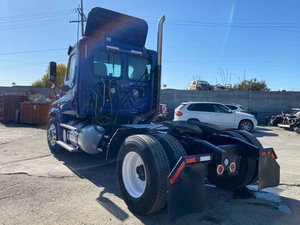 2013 FREIGHTLINER CASCADIA SINGLE AXLE EXTRA CLEAN - cars & trucks -... for sale in Van Nuys, CA – photo 6