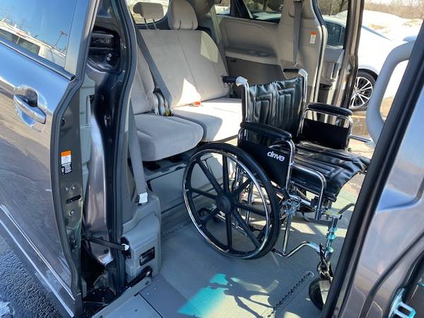 2016 Toyota Sienna LE Mobility van wheelchair handicap accessible for sale in Skokie, IL – photo 21