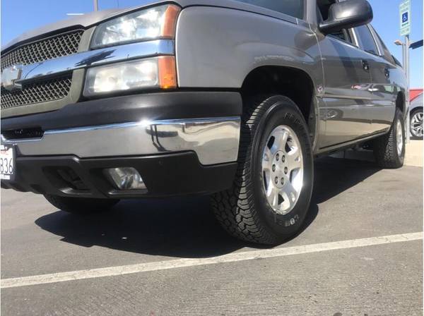 2003 Chevrolet Avalanche 4x4 (Bench Seat 6 seater) Brand NEW Tires! for sale in Fresno, CA – photo 10