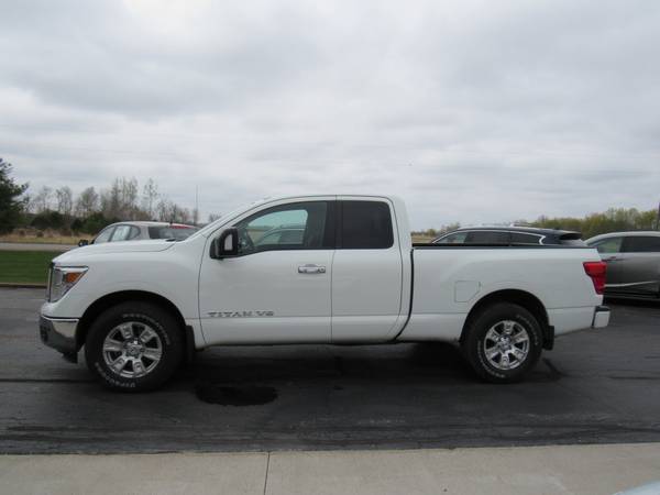 2018 Nissan Titan SV - - by dealer - vehicle for sale in Neenah, WI – photo 4