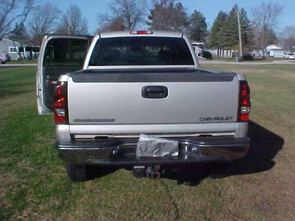 2005 Chevy 2500 LT Crew Cab - cars & trucks - by owner - vehicle... for sale in Fruitland, IA – photo 3