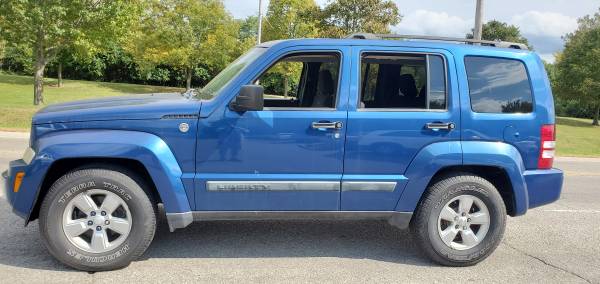 09 JEEP LIBERTY SPORT 4WD- V6, LOADED, ONLY 146K MI. CLEAN/ SHARP... for sale in Miamisburg, OH – photo 3