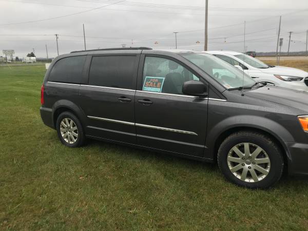 2016 Chrysler town & country - cars & trucks - by owner - vehicle... for sale in Schoolcraft, MI – photo 7