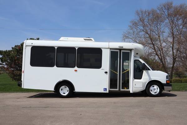 2015 Chevrolet G4500 ARBOC 15 Passenger Spirit of Mobility Shuttle for sale in Crystal Lake, OH – photo 4