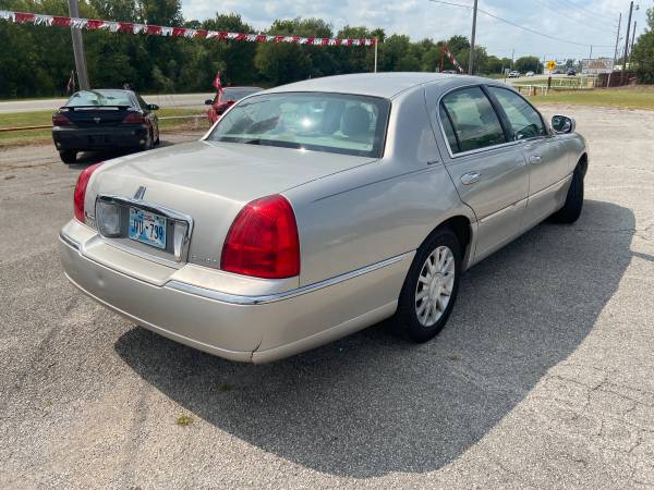 2006 Lincoln Town Car Signature - cars & trucks - by dealer -... for sale in Broken Arrow, OK – photo 6