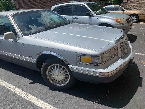 Lincoln town car for sale in Roanoke, VA – photo 4
