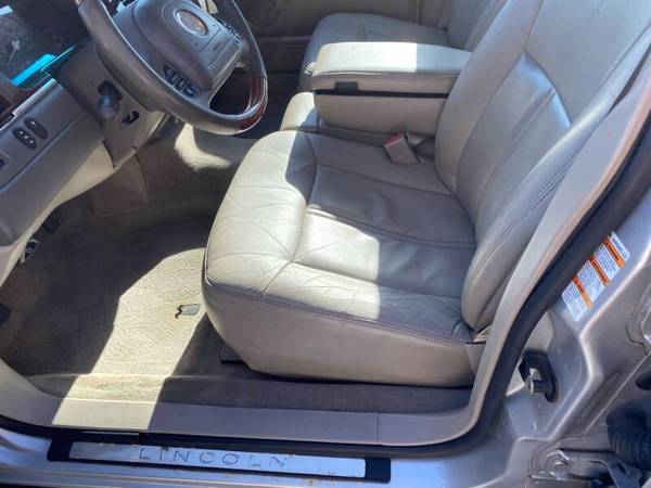 2004 LINCOLN TOWN CAR ***69,000 MILES***NO ACCIDENT LUXURY SEDAN... for sale in VALLLEY FALLS, KS – photo 19
