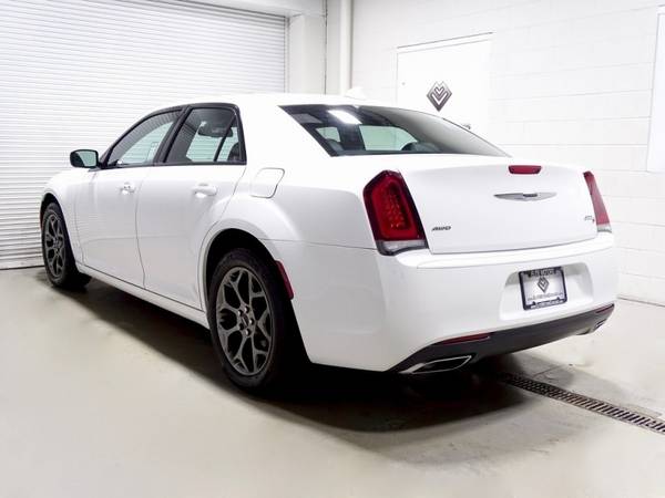2015 Chrysler 300 S !!Bad Credit, No Credit? NO PROBLEM!! - cars &... for sale in WAUKEGAN, IL – photo 4
