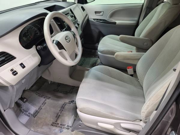 2014 Toyota Sienna L! 7 Passenger! New Tires! New Frnt Brakes! for sale in Suamico, WI – photo 7