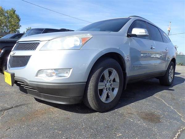 2009 Chevrolet Traverse SUV - Silver for sale in Lansing, MI – photo 2