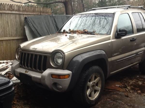2004 Jeep Liberty for parts - cars & trucks - by owner - vehicle... for sale in Pittsfield, MA – photo 2
