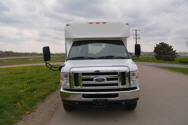 2014 Ford E-350 10 Passenger Paratransit Shuttle Bus for sale in Crystal Lake, OH – photo 5