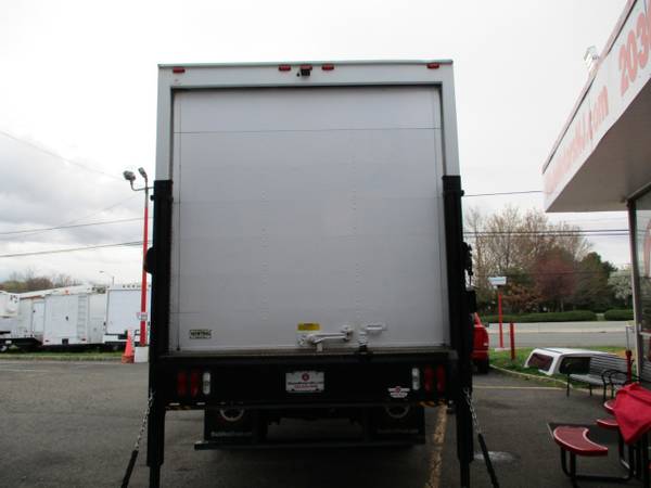 2017 Freightliner M2 106 Medium Duty 24 FOOT BOX TRUCK, LIFTGATE for sale in South Amboy, CT – photo 6