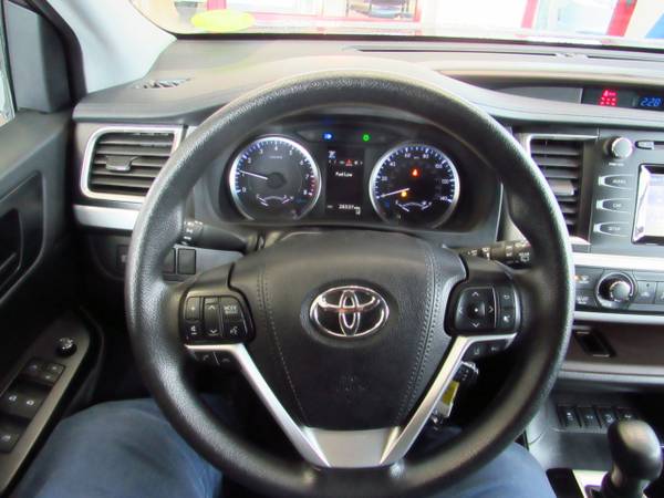 2019 Toyota Highlander LE V6 AWD - cars & trucks - by dealer -... for sale in Anchorage, AK – photo 19