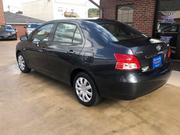2010 TOYOTA YARIS VERY CLEAN DEPENDABLE CAR ! GREAT GAS MILEAGE ! for sale in Erwin, TN – photo 4