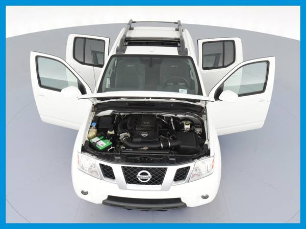 2016 Nissan Frontier Crew Cab PRO-4X Pickup 4D 5 ft pickup White for sale in Atlanta, MA – photo 22
