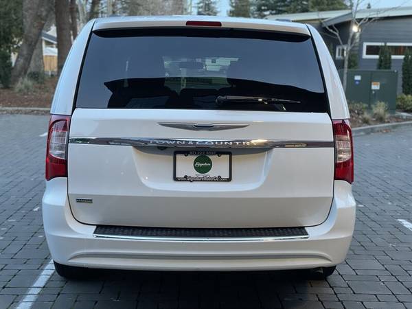 2016 Chrysler Town & Country Touring LWB with STO-N-GO/DVD/Only for sale in Gresham, OR – photo 4
