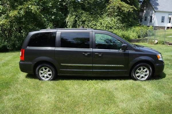 GUARANTEED CREDIT APPROVAL* 2012 Chrysler Town and Country Touring 4d for sale in Highland, NY – photo 6