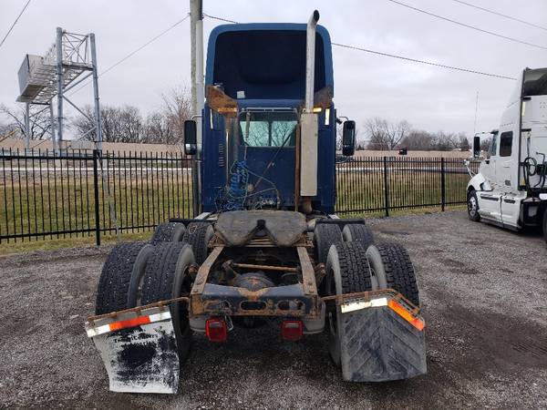 2006 Freightliner Columbia - cars & trucks - by dealer - vehicle... for sale in Shorewood, IL – photo 3