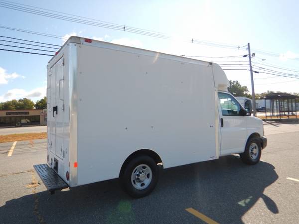 13 Chevrolet Express 3500 Single Rear Wheel 10ft Box Cube Service Van for sale in West Boylston, MA – photo 12