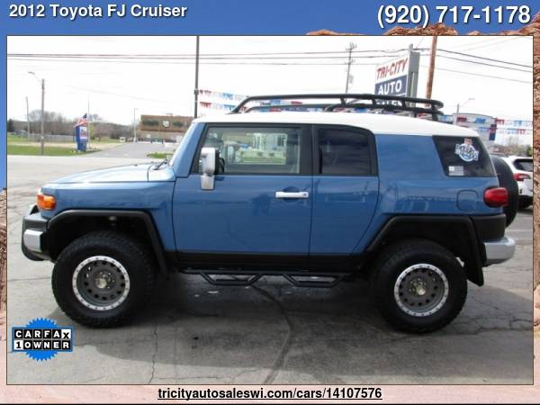 2012 TOYOTA FJ CRUISER BASE 4X4 4DR SUV 6M Family owned since 1971 for sale in MENASHA, WI – photo 2