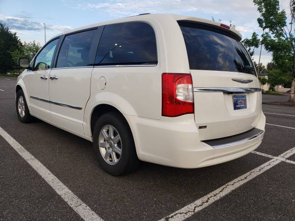 CHRYSLER TOWN & COUNTRY, NEW TRANSMISSION. SERVICED, WARRANTY - cars... for sale in Pacific, WA – photo 5