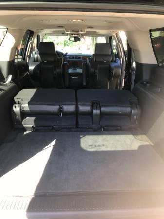 2008 Chevy suburban LTZ LEATHER SUN ROOF TV DVD 149K MILES for sale in Ozone Park, NY – photo 2