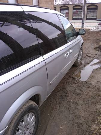 Nice mini van 2150$obo! 05 town&county -TRADES!?!-ALL?? for sale in Mitchell, SD – photo 2