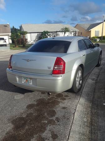2007 Chrysler 300C with Hemi engine - cars & trucks - by owner -... for sale in Lake Worth, FL – photo 4