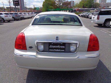 2006 Lincoln Town Car Designer Series - - by dealer for sale in Rockville, District Of Columbia – photo 4