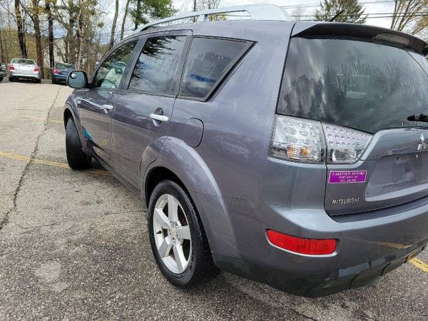 2007 Mitsubishi Outlander AWD 3rd Row - - by dealer for sale in Derry, MA – photo 3