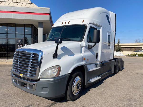 2018 Freightliner Cascadia - cars & trucks - by dealer - vehicle... for sale in Savage, MN – photo 2